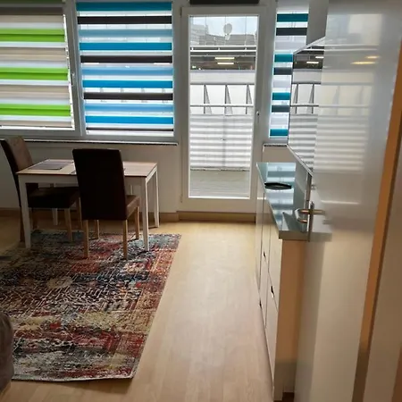 Deluxe In Hearth Of Downtown Apartment *