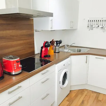 Deluxe In Hearth Of Downtown